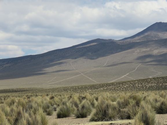 Vi sao duong thang khong lo tren sa mac Bolivia khien chuyen gia boi roi?-Hinh-6