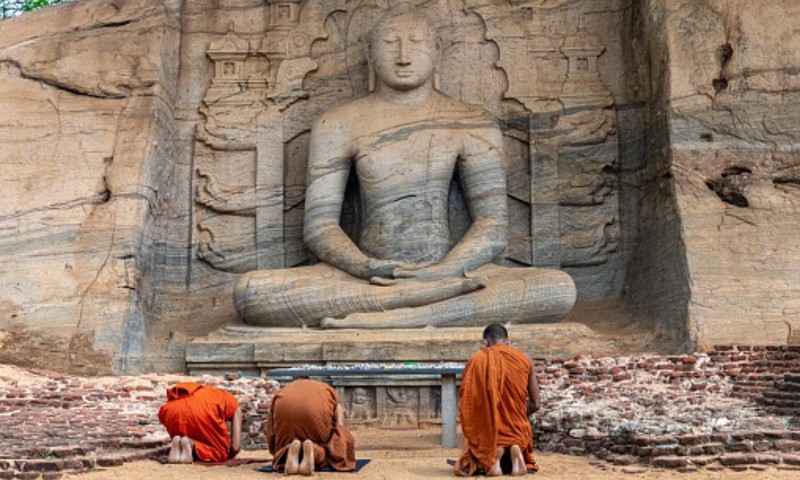Bức tượng Phật đẹp mang trong mình tinh thần của sự thanh tịnh và uy nghi cao cả. Hãy thư giãn và đắm mình trong sự trang nghiêm của những tác phẩm nghệ thuật này, để tìm kiếm sự kết nối với tâm linh và tìm thấy những giá trị tuyệt vời của đức Phật.