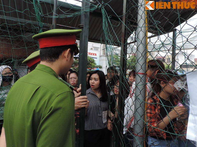 Cho phien container khung nhat Ha Noi bat ngo bi dinh chi vi trai phep-Hinh-3