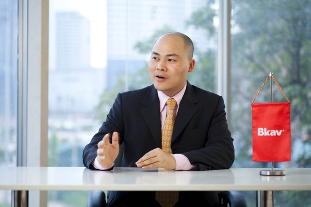 CEO Bkav Nguyen Tu Quang lan dau len tieng ve BPhone 2-Hinh-3