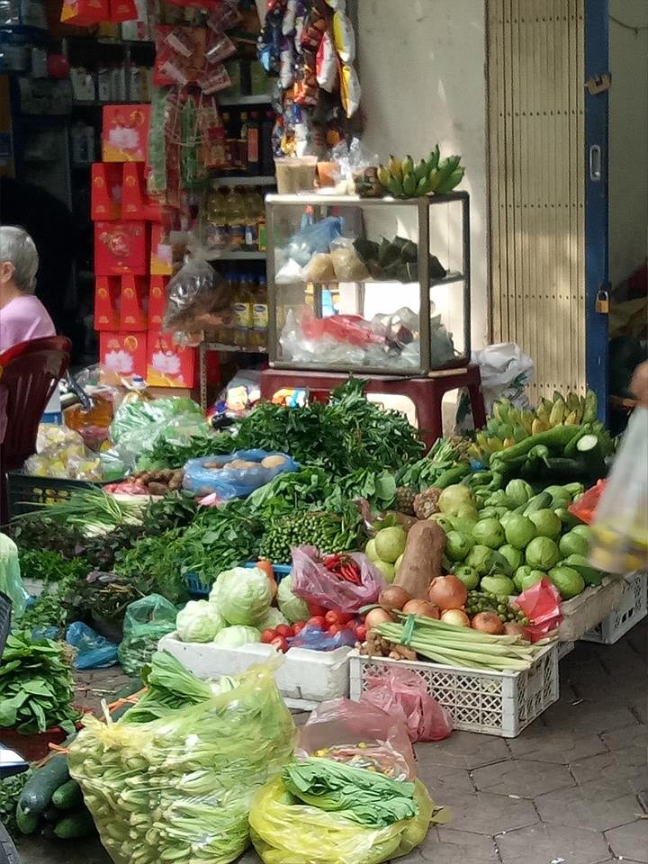 Bao chong sieu bao, nguoi dan Ha Noi lo tich tru thuc pham-Hinh-3