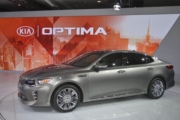 Kia Optima moi se co 3 phien ban dong co