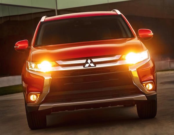 Mitsubishi Outlander thay doi hay la chet-Hinh-5