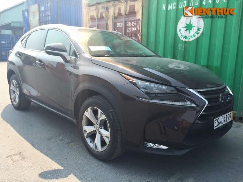 Lexus NX300h tri gia 3 ty VND cap ben Viet Nam