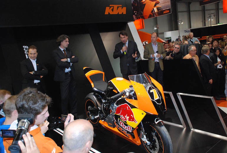 KTM RC8 bi khai tu vi “qua nhanh, qua nguy hiem”