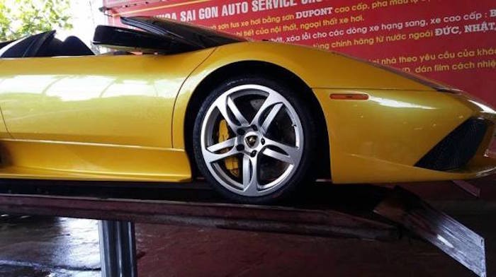 Can canh sieu xe Lamborghini bi Cong an Ha Noi nhot trong kho-Hinh-2