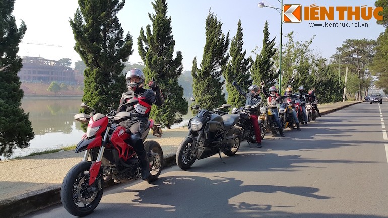 An tuong Ducati Experience 2015 tren dai dat hinh chu S-Hinh-10