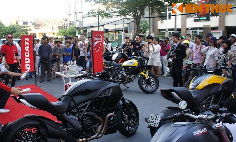 An tuong Ducati Experience 2015 tren dai dat hinh chu S-Hinh-3