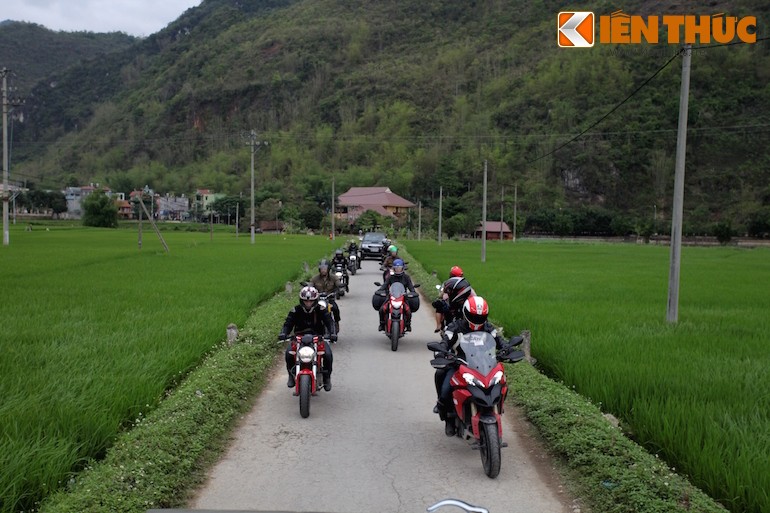An tuong Ducati Experience 2015 tren dai dat hinh chu S-Hinh-5
