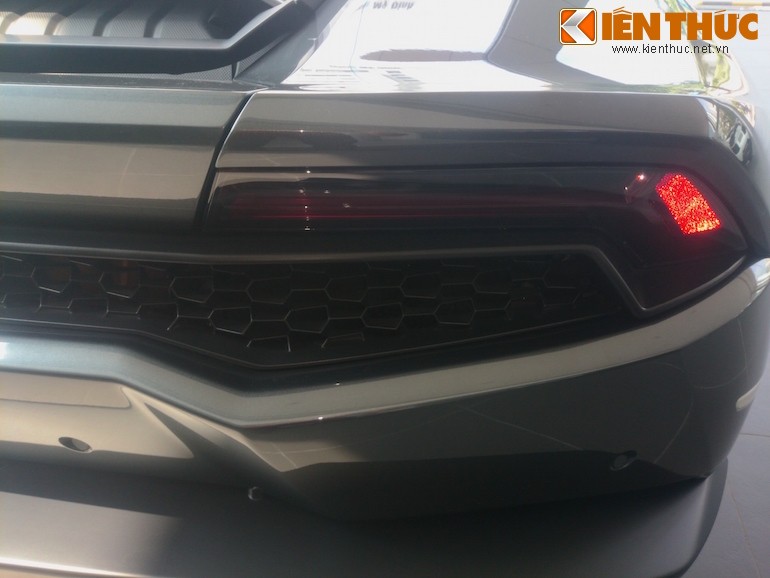 Tan mat ngam “bo mong” Lamborghini Huracan 16 ty tai Ha Noi-Hinh-11