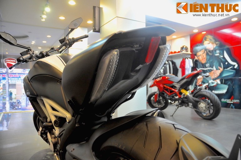 Can canh Ducati Diavel Carbon “trang khong ti vet” tai Ha Noi-Hinh-10