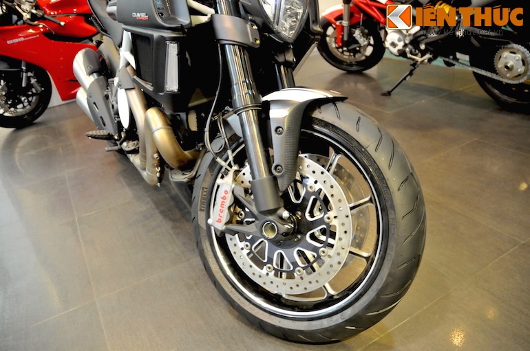 Can canh Ducati Diavel Carbon “trang khong ti vet” tai Ha Noi-Hinh-12