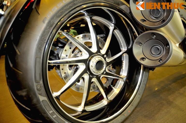 Can canh Ducati Diavel Carbon “trang khong ti vet” tai Ha Noi-Hinh-13