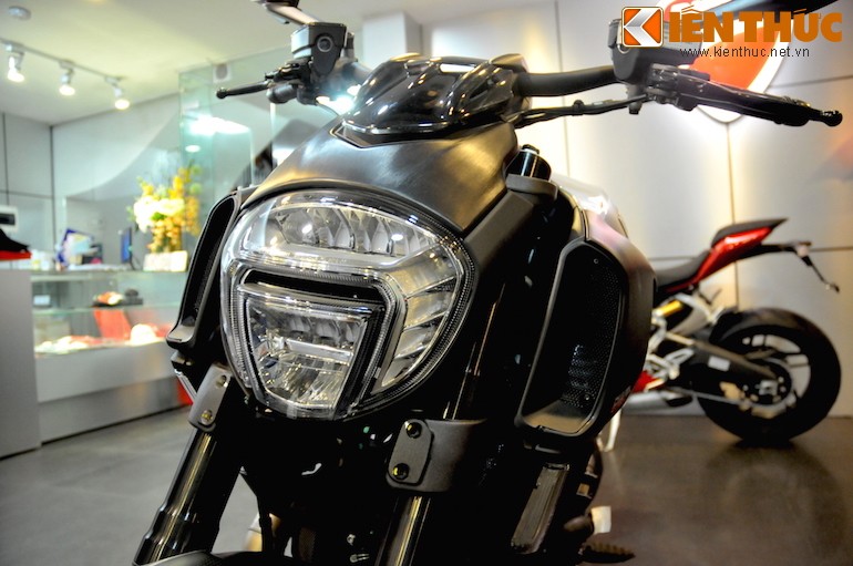Can canh Ducati Diavel Carbon “trang khong ti vet” tai Ha Noi-Hinh-4