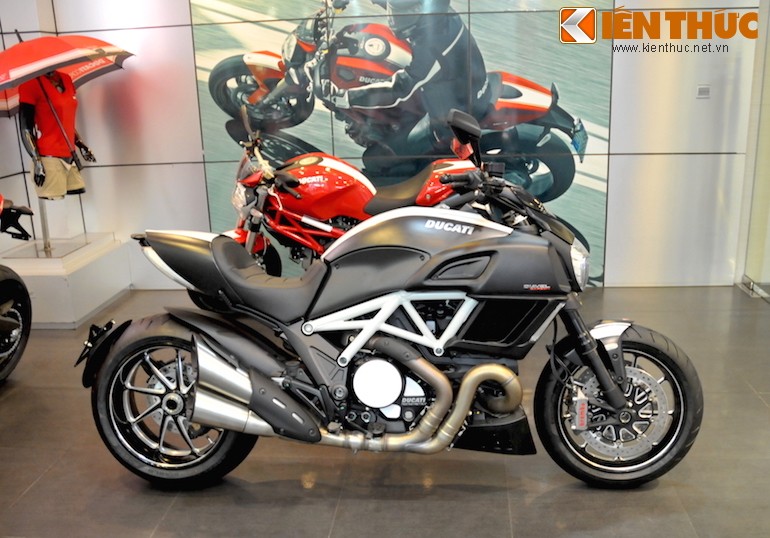 Can canh Ducati Diavel Carbon “trang khong ti vet” tai Ha Noi-Hinh-5