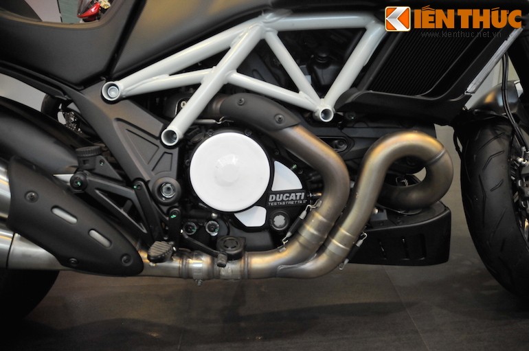 Can canh Ducati Diavel Carbon “trang khong ti vet” tai Ha Noi-Hinh-7