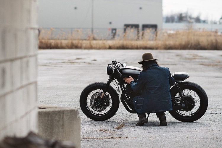 Do dong nat Honda CB750 bien hinh cafe racer 