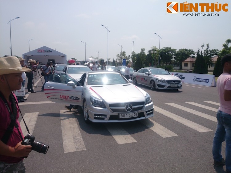 Luyen tay lai, ngam xe dep tai Mercedes Driving Academy 2015-Hinh-5