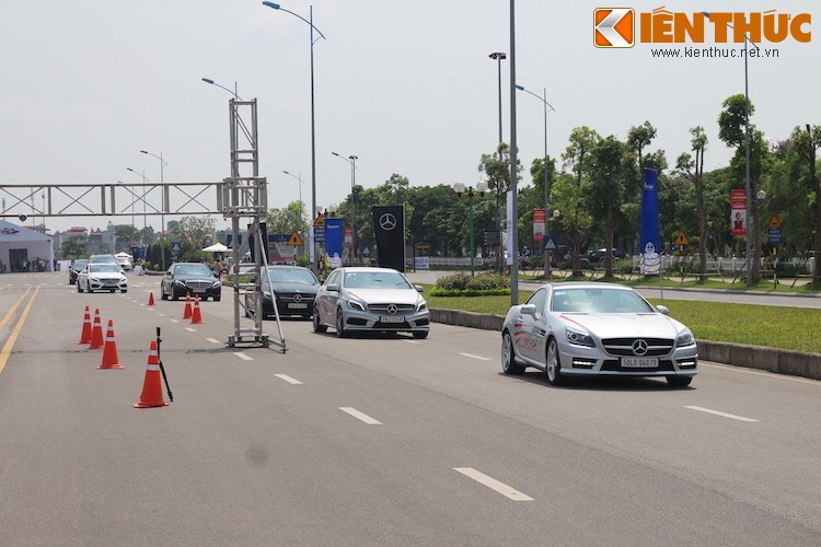 Luyen tay lai, ngam xe dep tai Mercedes Driving Academy 2015-Hinh-7