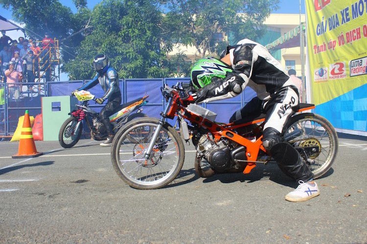 Xem moto Pkn dua “toc do” tai giai Drag 400m o Long An-Hinh-5