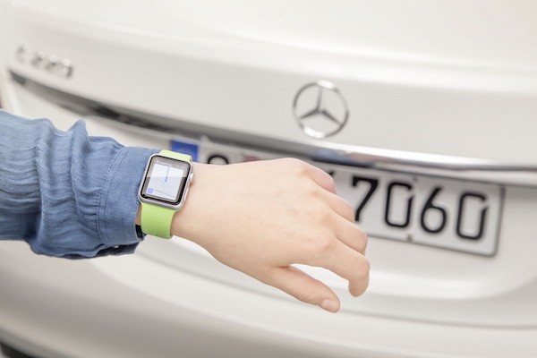 Dieu khien Mercedes-Benz bang dong ho thong minh Apple Watch-Hinh-2