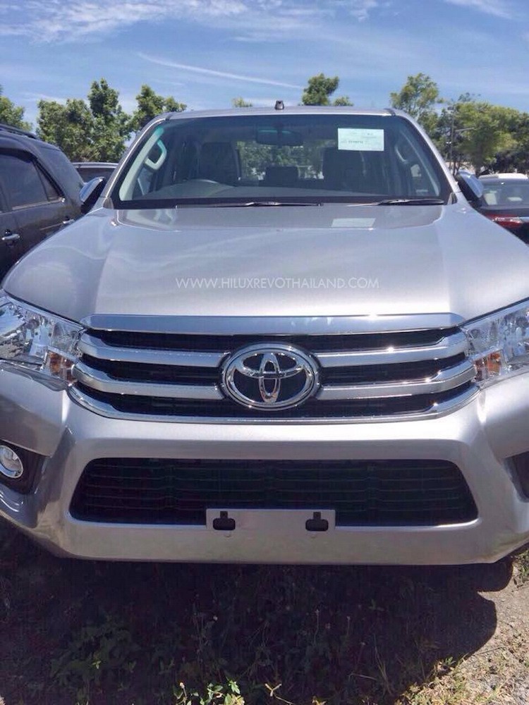 Chua ra mat Toyota Hilux moi bat ngo bi lo dien hoan toan-Hinh-2