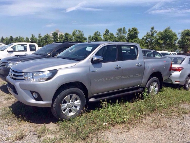 Chua ra mat Toyota Hilux moi bat ngo bi lo dien hoan toan