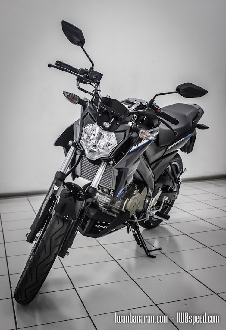 “Soi” tung cen ti met Yamaha Vixion/FZ150i vua ra mat