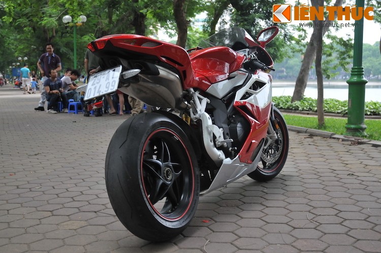 Can canh “sieu moto” MV Agusta F4 cua biker Ha Thanh-Hinh-2