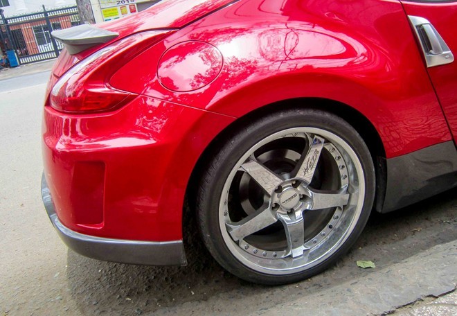 Ngam xe do Nissan 370Z ruc ro trong nang Sai Gon-Hinh-7