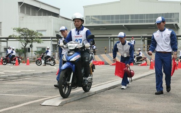 Honda tang truong manh trong nam tai chinh 2015-Hinh-3