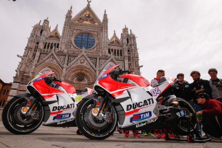 Xe dua MotoGP cua doi Ducati “quay tung” duong pho Y-Hinh-4