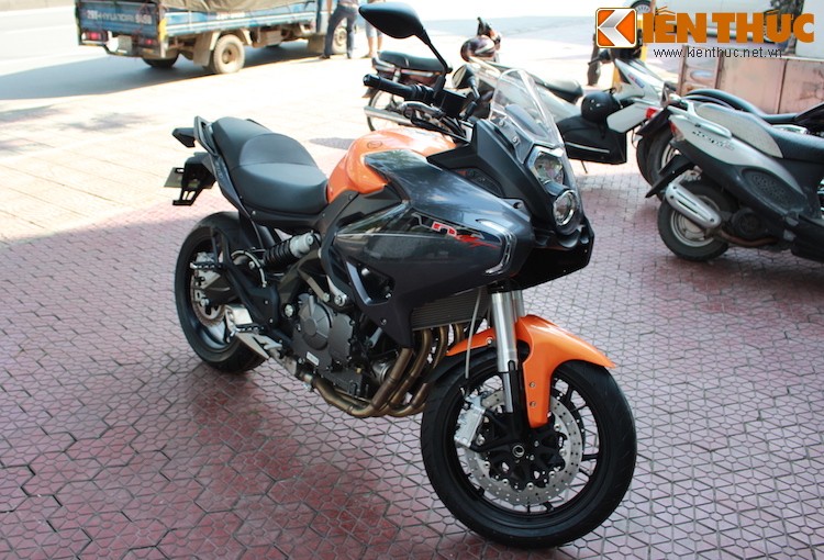 Moto Pkl Benelli TNT 600 GT dau tien tai Ha Noi