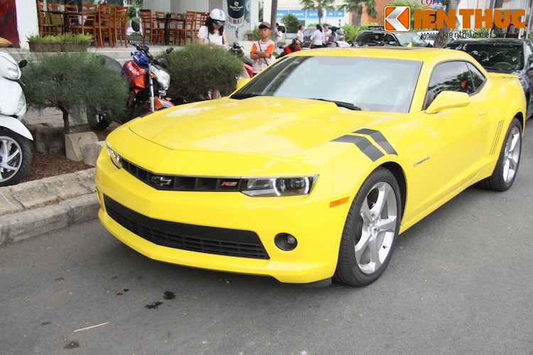 Xe co bap My Chevrolet Camaro RS tai Viet Nam co gi?