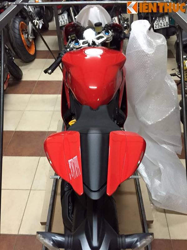 “Dap thung” sieu moto Ducati 1299 Panigale tai Viet Nam-Hinh-2