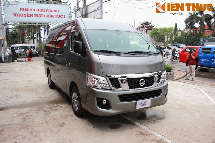Can canh minibus Nissan NV350 Urvan canh tranh Ford Transit-Hinh-14