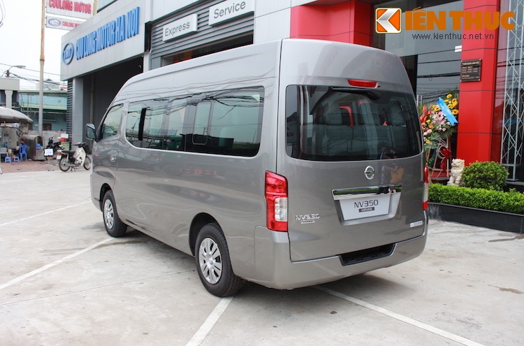 Can canh minibus Nissan NV350 Urvan canh tranh Ford Transit-Hinh-2