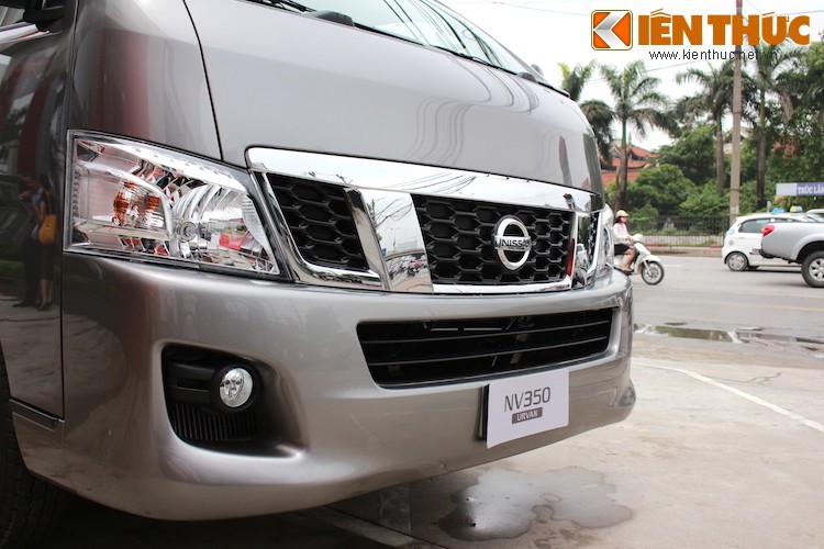 Can canh minibus Nissan NV350 Urvan canh tranh Ford Transit-Hinh-3