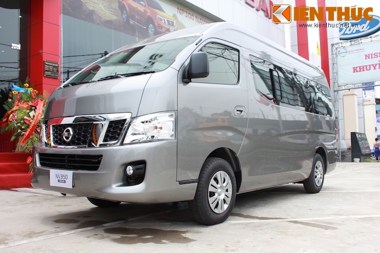 Can canh minibus Nissan NV350 Urvan canh tranh Ford Transit