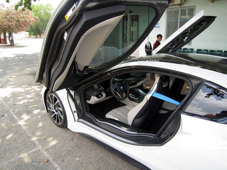 Can canh xe sang BMW i8 “bien trang” dau tien tai Viet Nam-Hinh-9