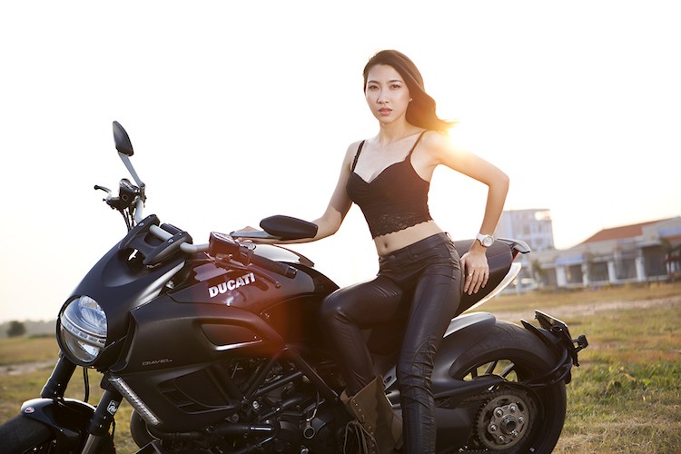 Ngam chan dai tha dang ben “ga co bap” Ducati Diavel-Hinh-13