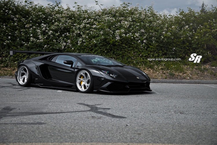 Ngam Aventador ban do “du dan” hon ca Aventador SV