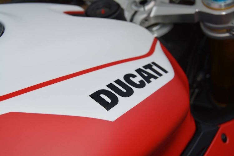 Soi “hang doc” Ducati 1199 Panigale S phong cach MotoGP-Hinh-9