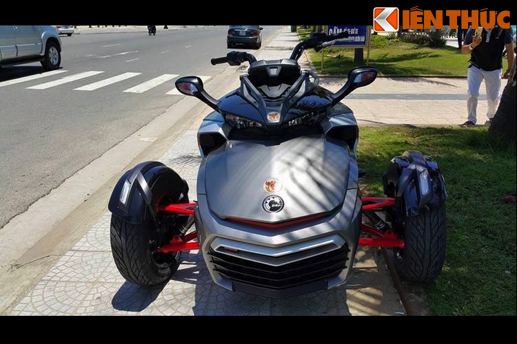 Moto 3 banh “khung” Can-Am Spyder F3-S dau tien tai Viet Nam