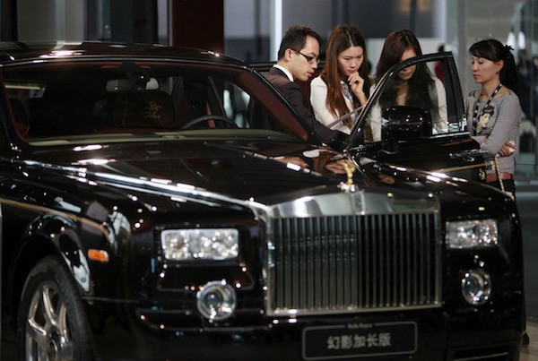 So bi “soi”, dai gia Trung Quoc giam suc mua Rolls-Royce