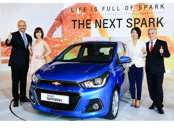 Chevrolet “trinh lang” Spark 2016 gia 233 trieu tai Han Quoc