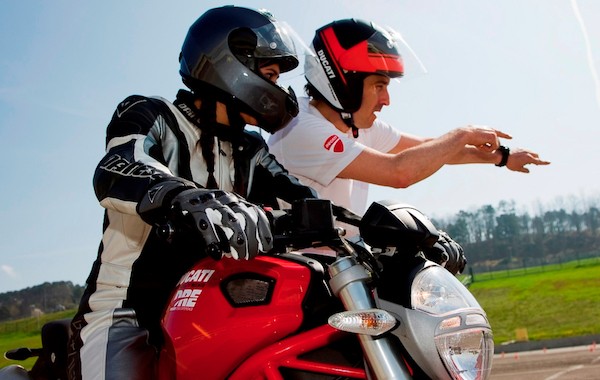 “Len trinh tay lai PKL” voi Ducati Riding Experience 2015