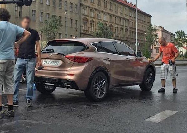 Infiniti he lo ve Q30 - doi thu cua Mercedes A-Class-Hinh-2