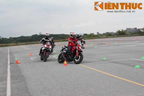 Hoc ky nang lai PKL an toan cung Ducati Riding Experience-Hinh-4