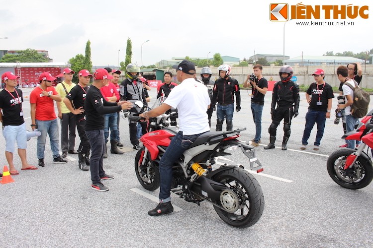 Luyen tap ky nang gi tai Ducati Riding Experience 2015?-Hinh-10